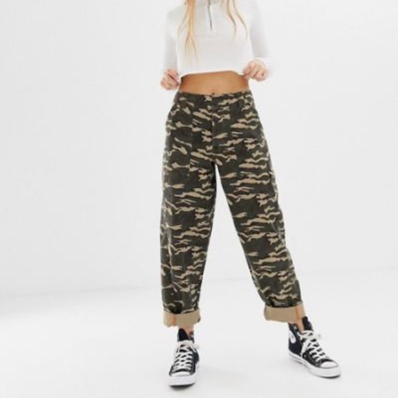 ASOS Pants - NWT ASOS Bree Cargo Pants. Size 16
